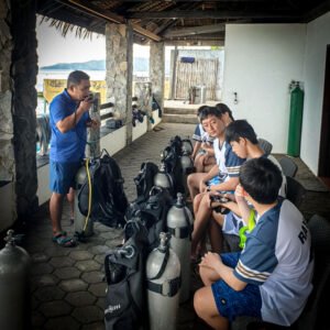 Jeff Training Students a Scuba Discovery