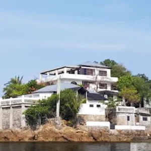 Ligpo Island above water