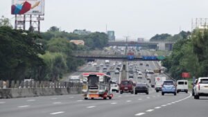 South Luzon Expressway heading south through Muntinlupa