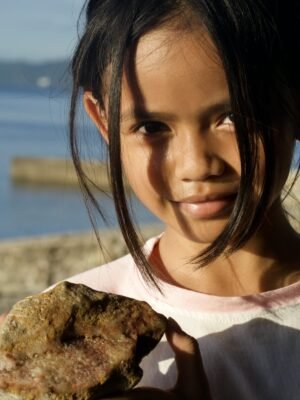 Rhianna holding a geode on the beach at Anilao